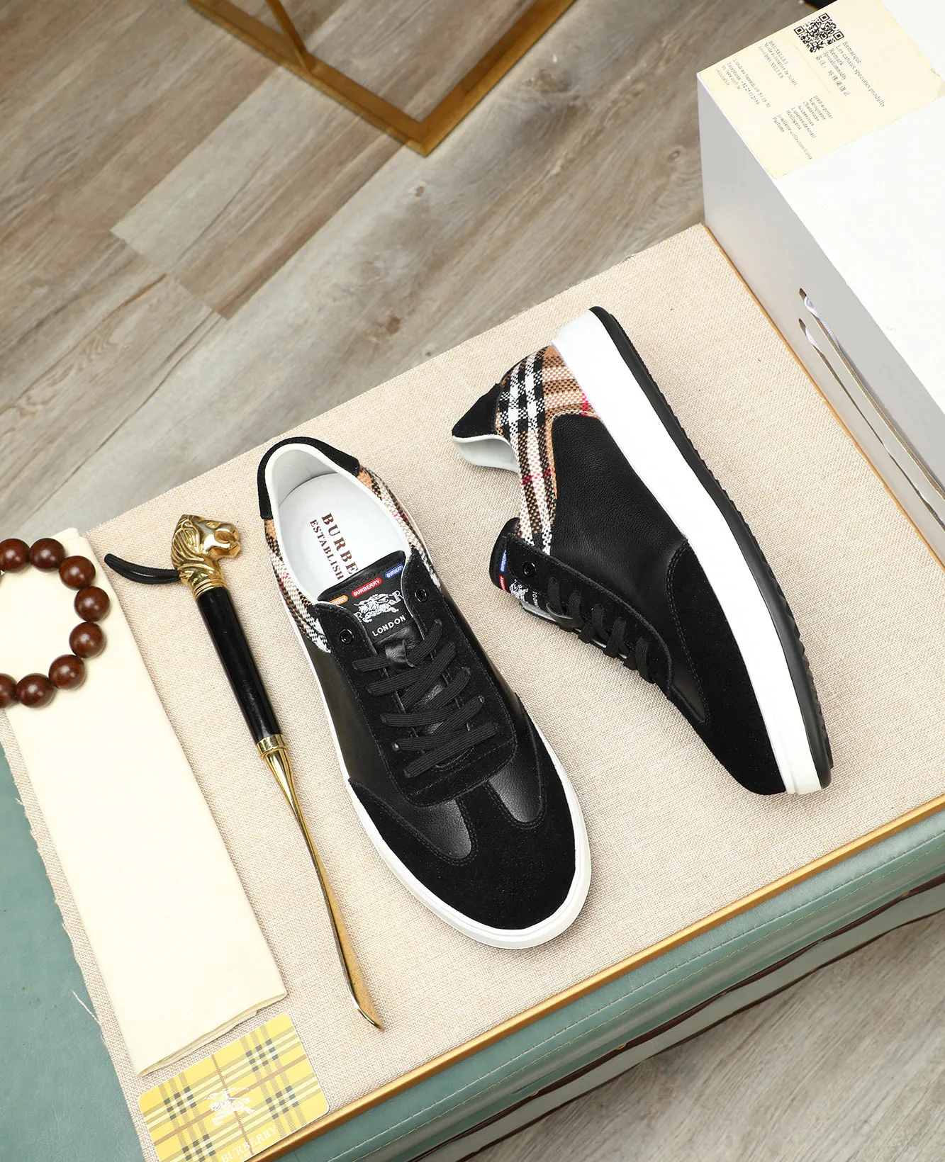 Men's shoes 💰440 ❤️❤️❤️[BURBERRY] Burberry purchasing agent 🔍Men's 🚹New model is synchronized with the official website. The upper is made of imported fabrics and cowhide lining. Completely 1⃣:1⃣ replica🇮🇹, non-slip and wear-resistant rubber outsole ⚠original factory goods, 🔍🔍high quality, please look at the details, welcome to compare⚠Size: 38-44